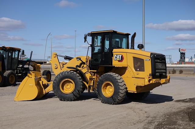 Image of Caterpillar 926M equipment image 2