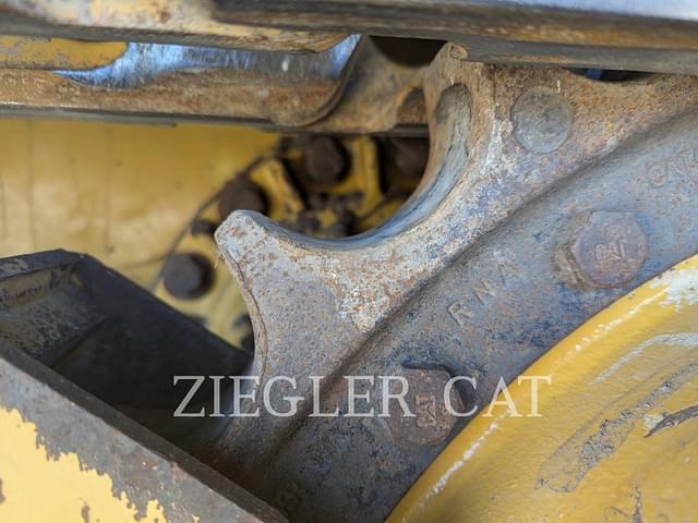 Image of Caterpillar 953K equipment image 4