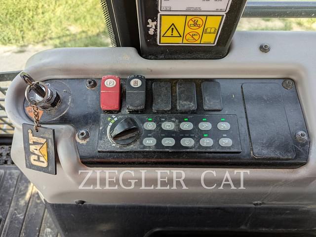 Image of Caterpillar 963K equipment image 4
