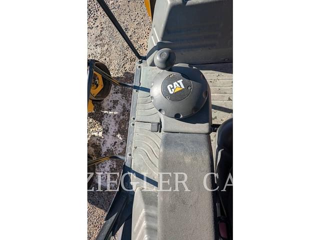 Image of Caterpillar CB10 equipment image 1