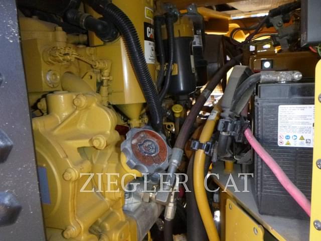 Image of Caterpillar CB10 equipment image 2