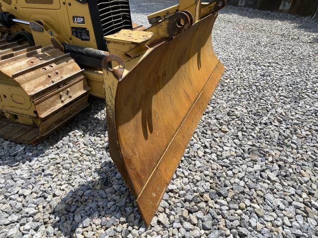 Image of Caterpillar D2 equipment image 4