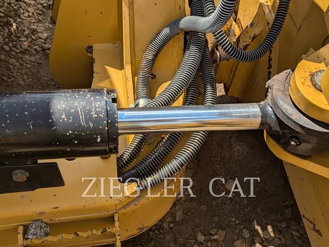 Image of Caterpillar D5K2 equipment image 2