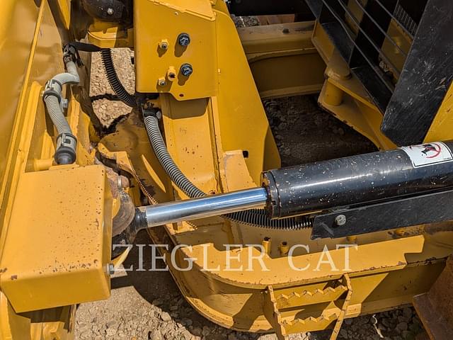 Image of Caterpillar D5K2 equipment image 3