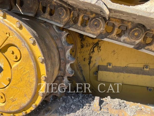 Image of Caterpillar D6LGP equipment image 2