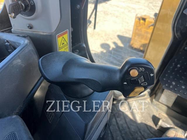 Image of Caterpillar D6LGP equipment image 3