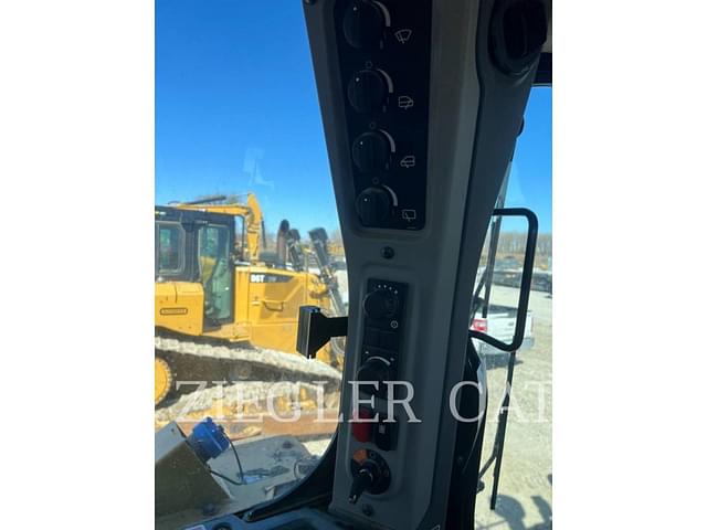 Image of Caterpillar D6LGP equipment image 2