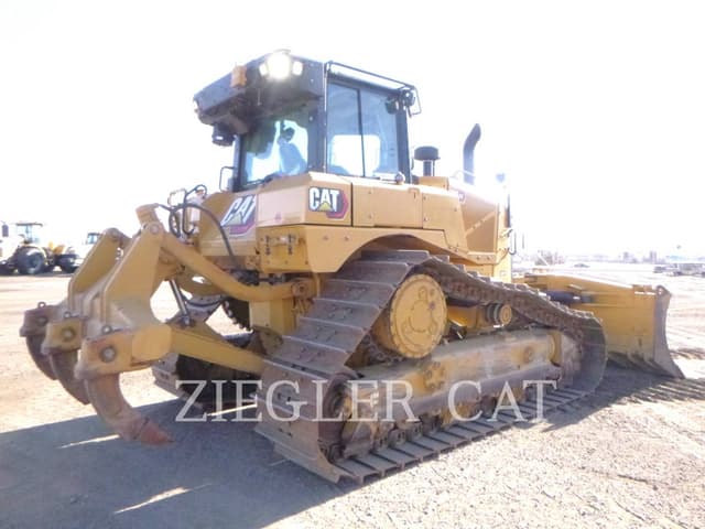 Image of Caterpillar D6XE equipment image 2