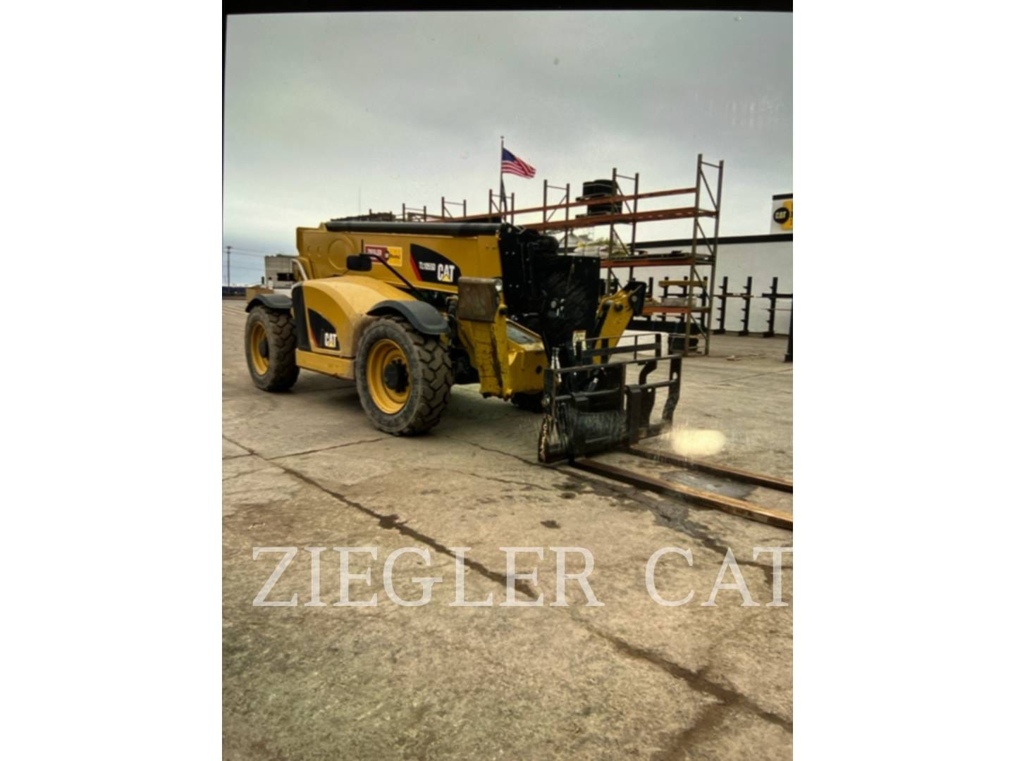 2020 Caterpillar TL1055D Equipment Image0