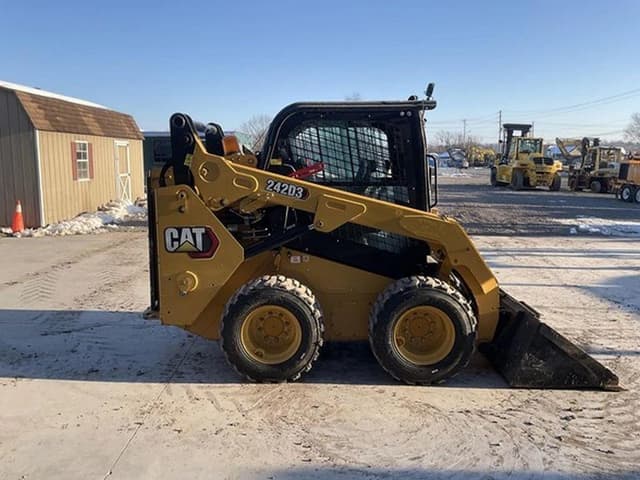 Image of Caterpillar 242D3 equipment image 4