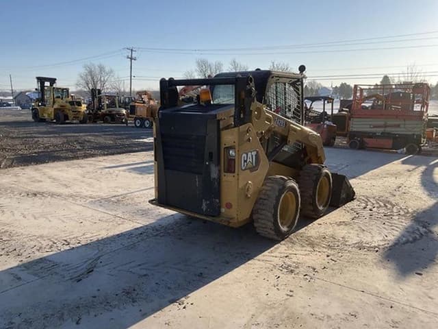 Image of Caterpillar 242D3 equipment image 3