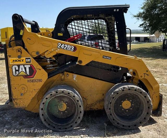 Image of Caterpillar 242D3 equipment image 3