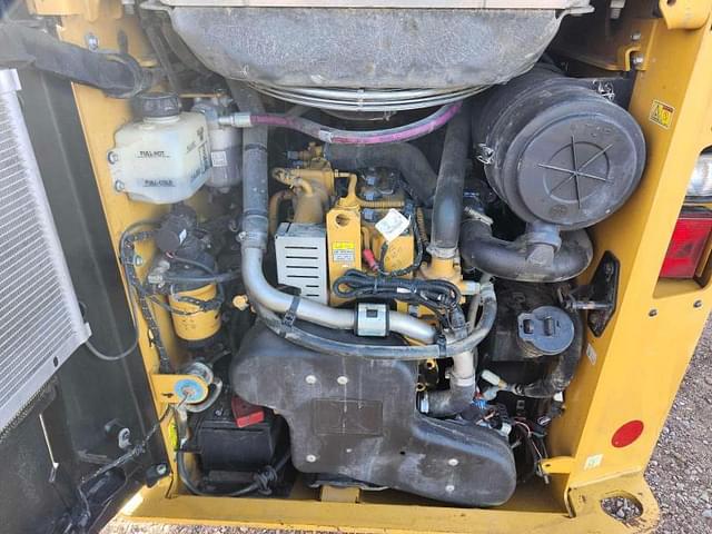 Image of Caterpillar 259D3 equipment image 4