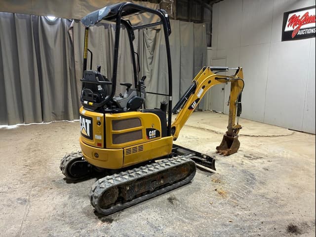 Image of Caterpillar 301.7D CR equipment image 4