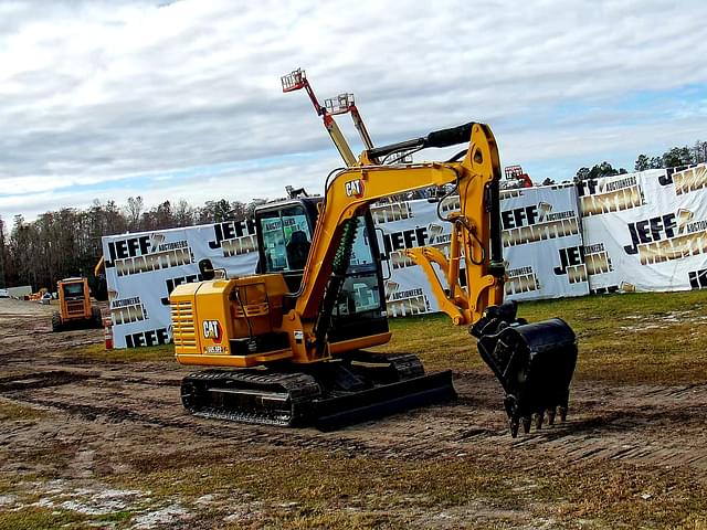 Image of Caterpillar 305.5E2 equipment image 2