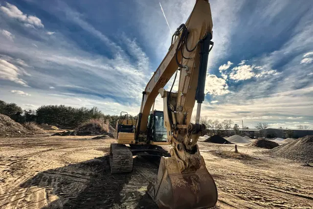 Image of Caterpillar 320GC equipment image 4