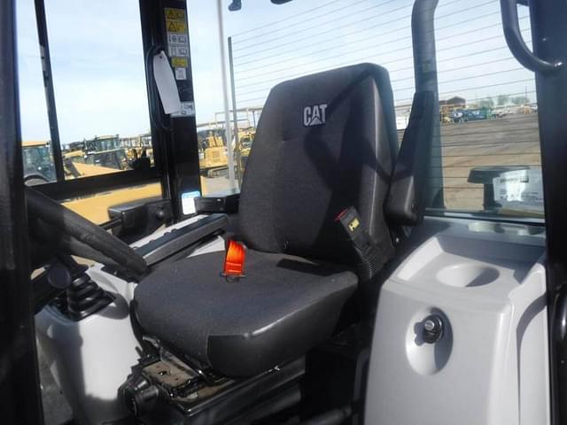 Image of Caterpillar 907M equipment image 3
