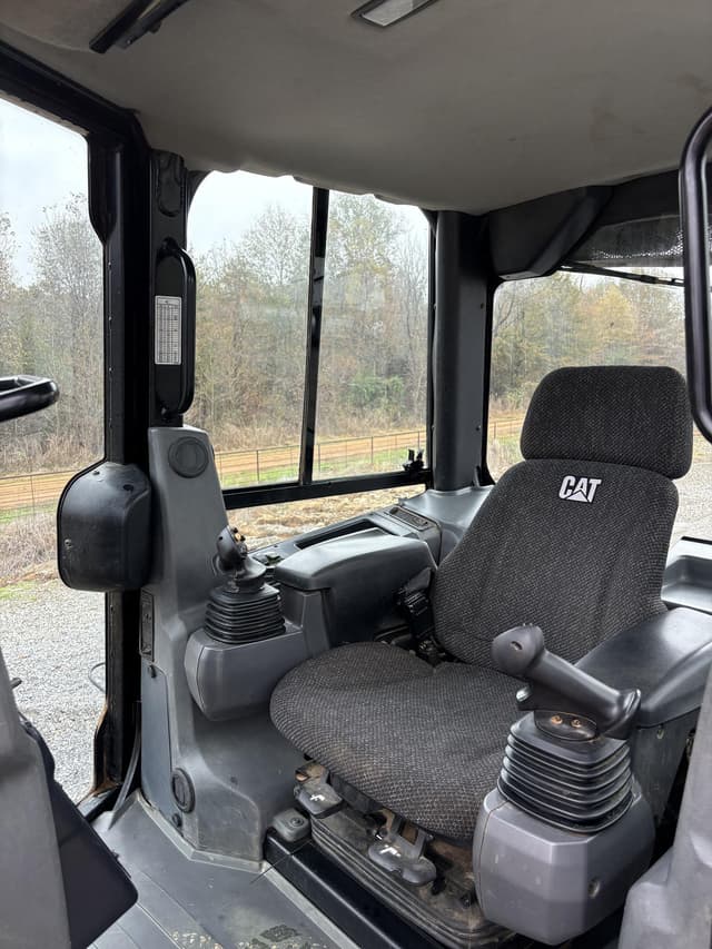 Image of Caterpillar D4K2 LGP equipment image 2