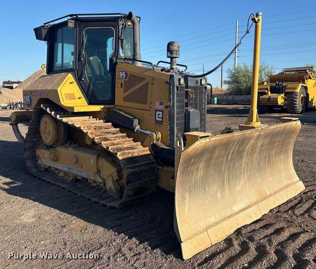 Image of Caterpillar D5 equipment image 2