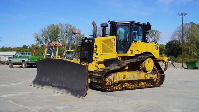 Image of Caterpillar D6LGP equipment image 2