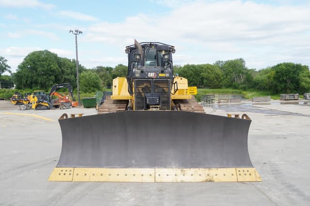 Image of Caterpillar D6LGP equipment image 2