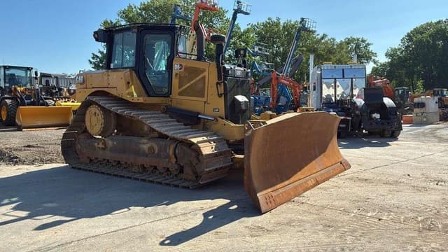 Image of Caterpillar D6E equipment image 4