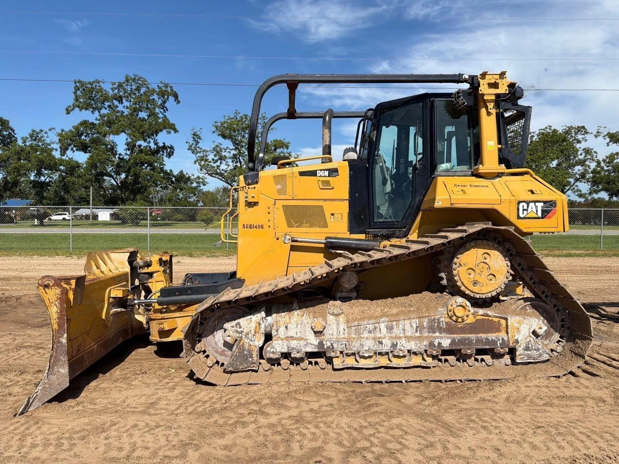 2020 Caterpillar D6N LGP Equipment Image0