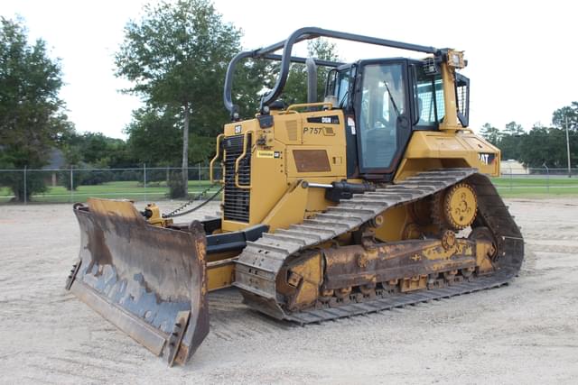 Image of Caterpillar D6N equipment image 4