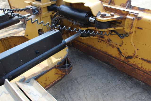 Image of Caterpillar D6N LGP equipment image 4