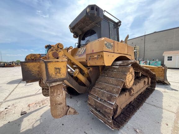 Image of Caterpillar D6XE equipment image 4