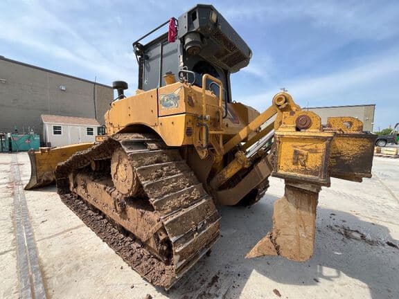 Image of Caterpillar D6XE equipment image 2