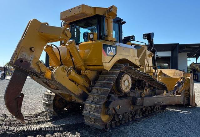 Image of Caterpillar D8T equipment image 4