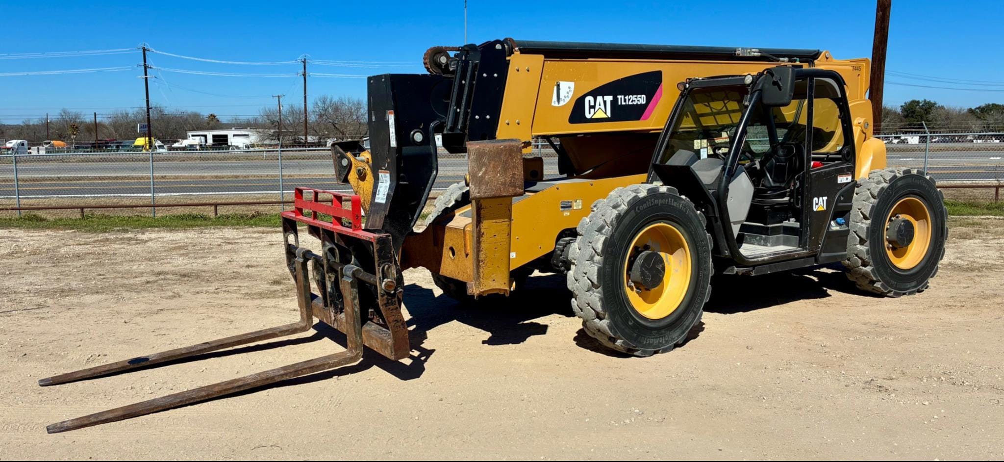 2020 Caterpillar TL1255D Equipment Image0