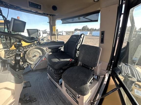 Image of Challenger MT738 equipment image 1