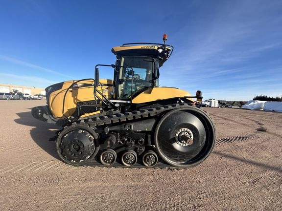 2020 Challenger MT738 Equipment Image0