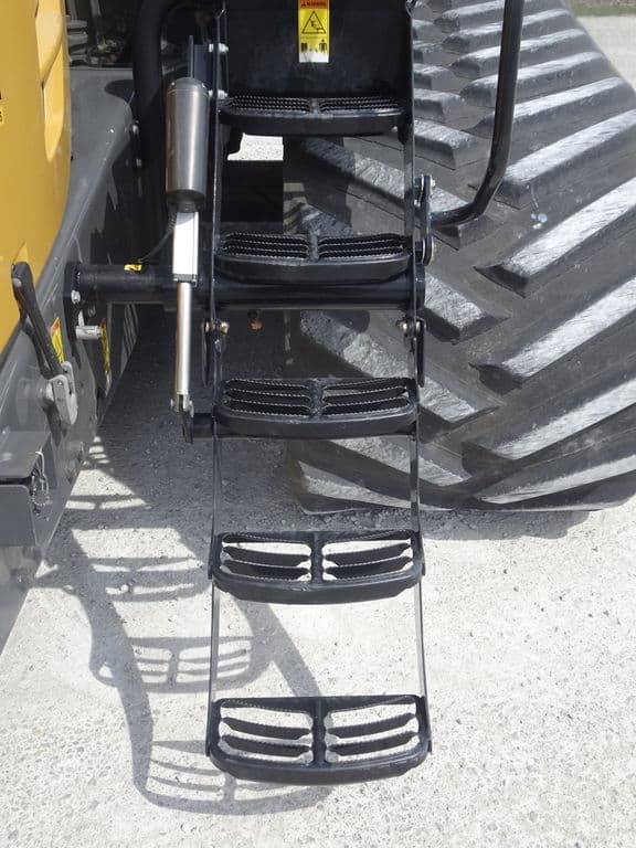 Image of Challenger MT865E equipment image 3