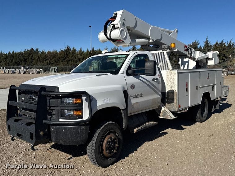 2020 Chevrolet 6500HD Equipment Image0