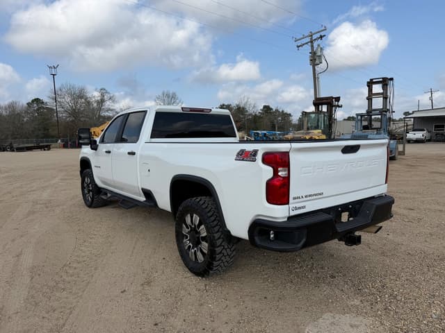 Image of Chevrolet 2500 equipment image 3
