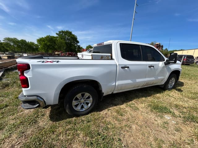 Image of Chevrolet 1500 equipment image 3