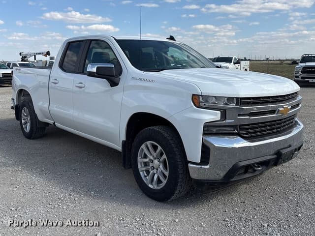 Image of Chevrolet Silverado equipment image 2