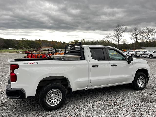 Image of Chevrolet Silverado equipment image 2