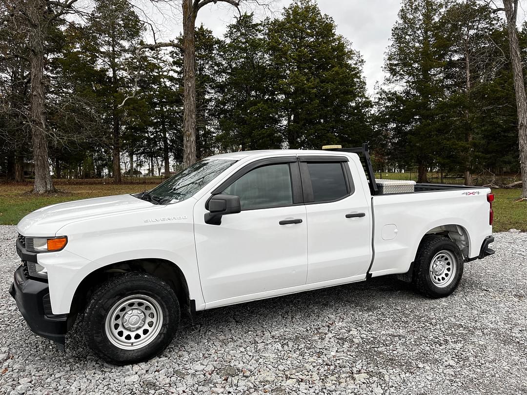 Image of Chevrolet Silverado Primary image