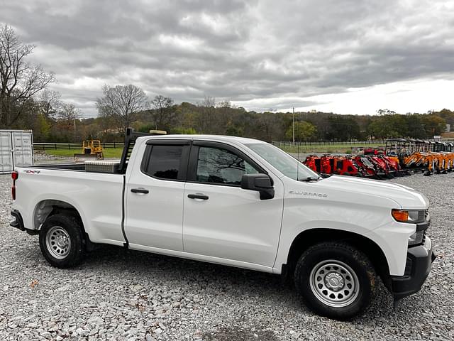 Image of Chevrolet Silverado equipment image 3