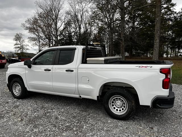 Image of Chevrolet Silverado equipment image 1