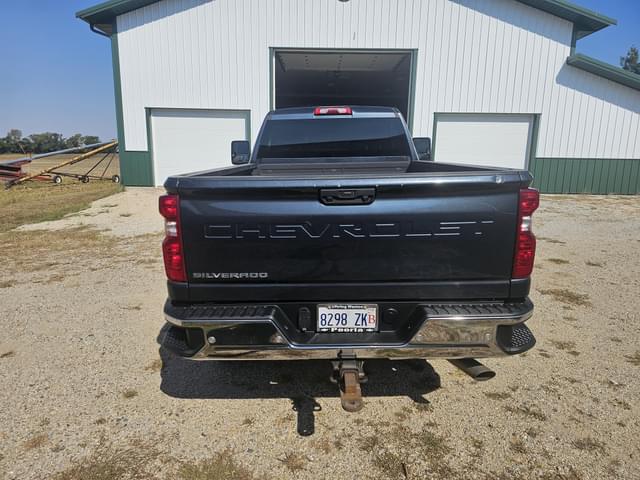 Image of Chevrolet 2500 equipment image 3