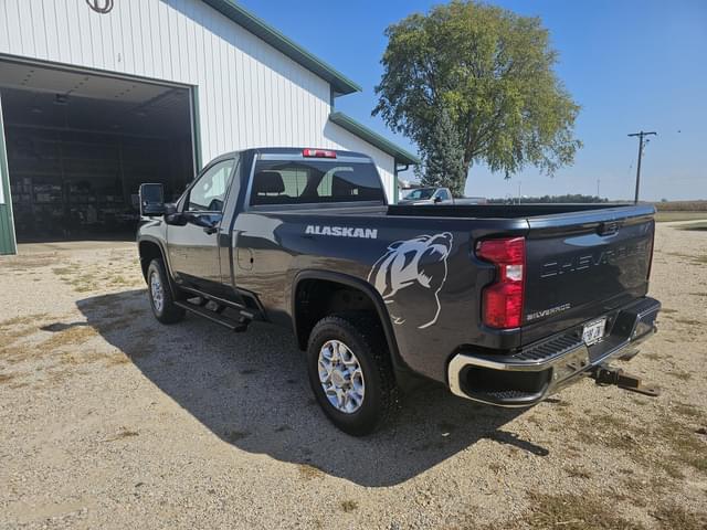 Image of Chevrolet 2500 equipment image 2