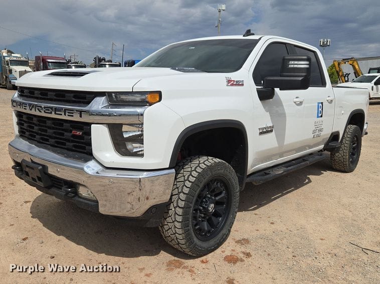 2004 Chevrolet 2500HD Equipment Image0
