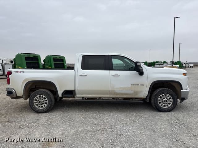 Image of Chevrolet 2500HD equipment image 3