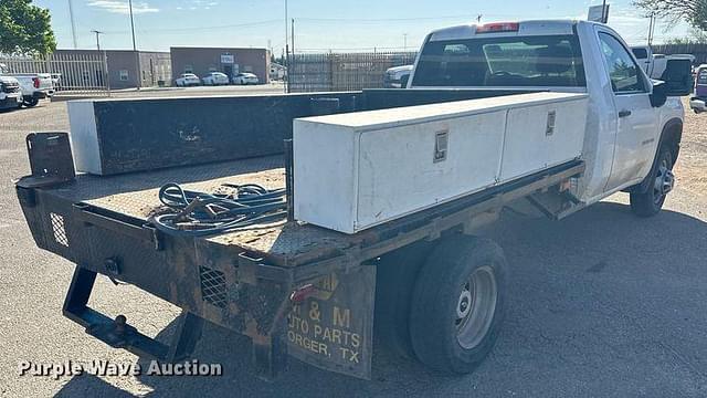 Image of Chevrolet 3500HD equipment image 4