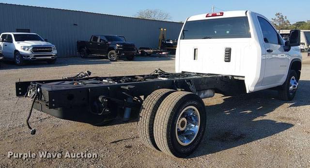 Image of Chevrolet 3500HD equipment image 4